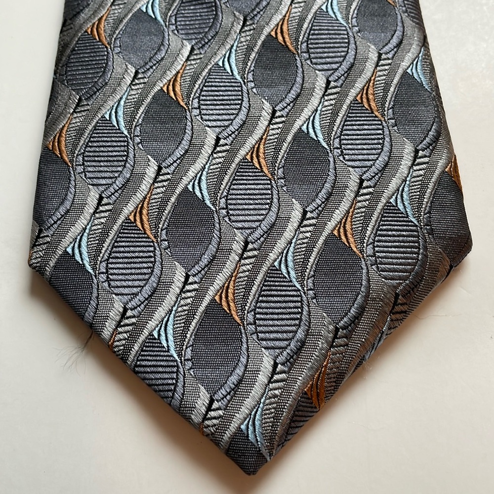 Mano Mano 100% silk repp necktie tie silver shiny metallic 58” X 3.75”